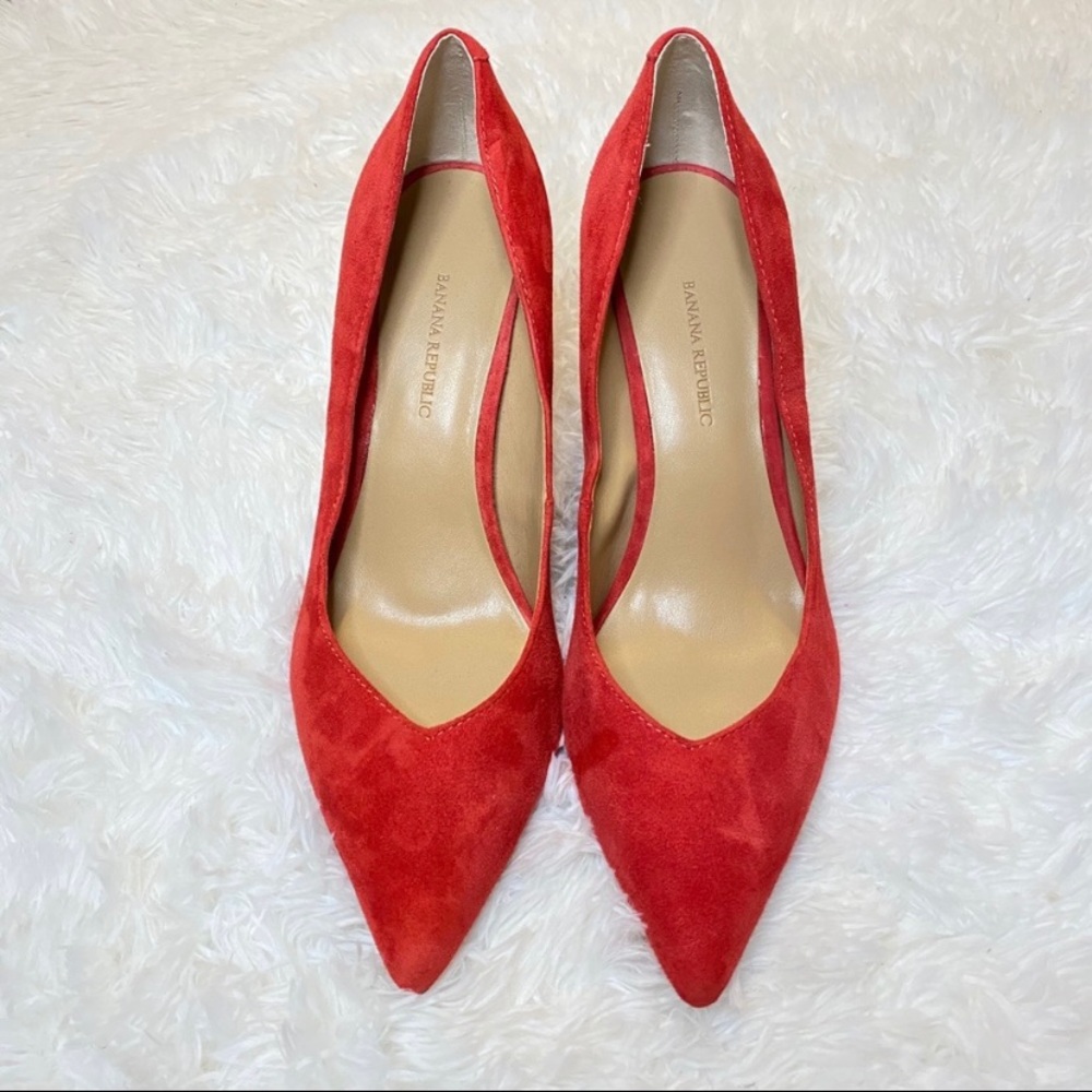 Banana republic red heel pumps